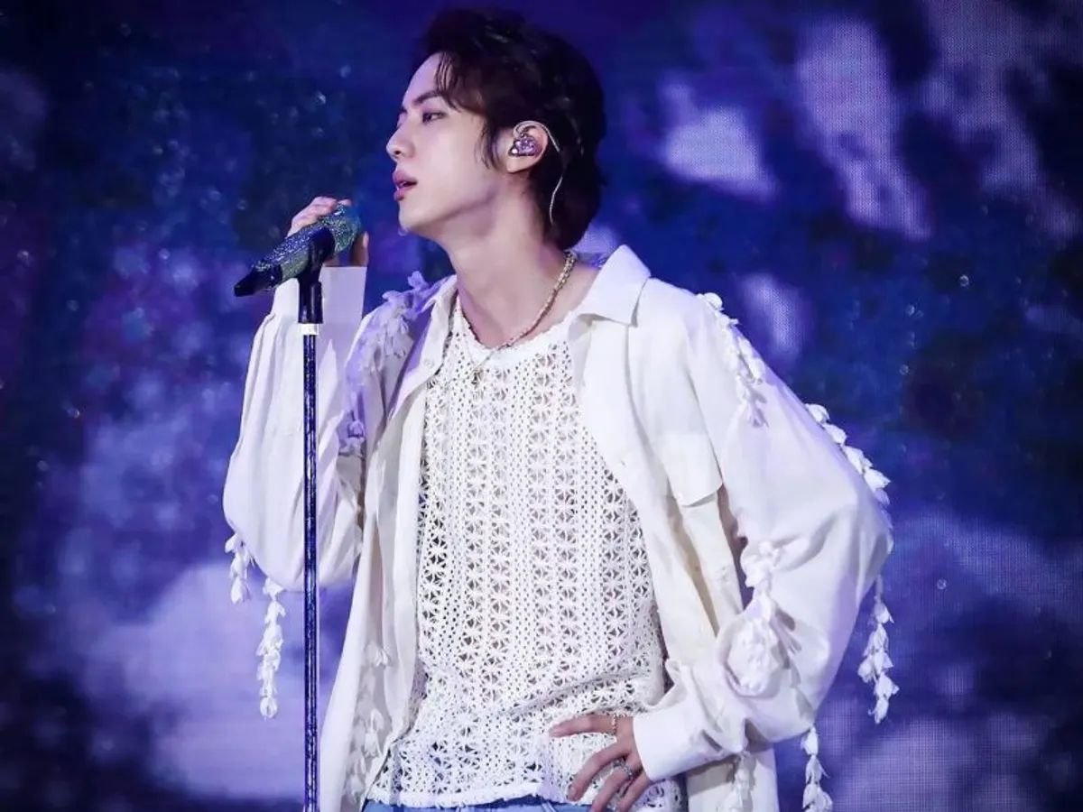 Jin Soek at concert