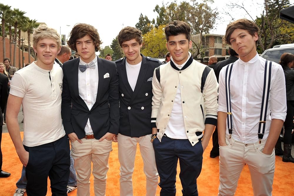 Zayn Malik and One Direction members in a casual, candid moment.