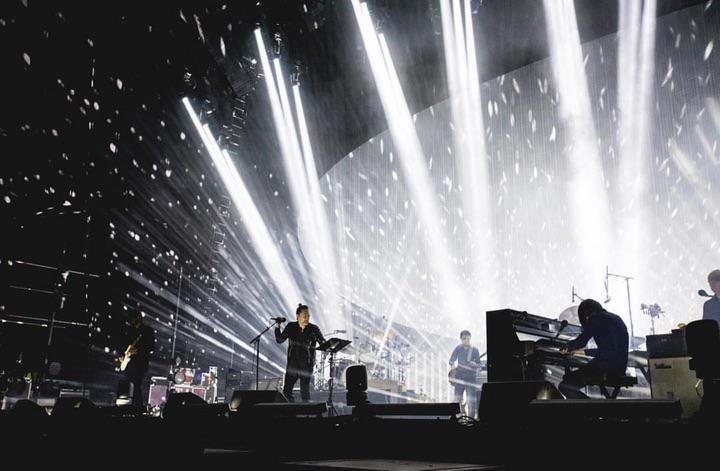 Radiohead performing live during their groundbreaking Kid A tour