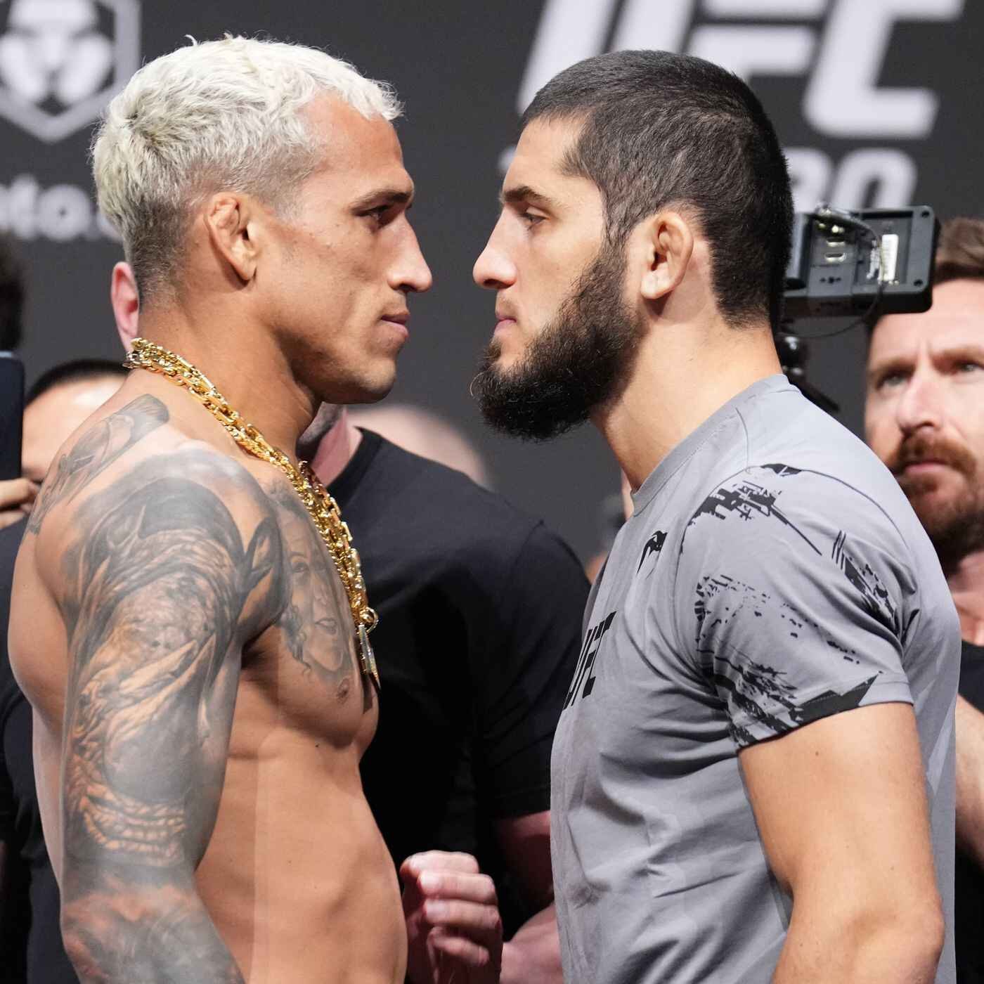 Oliveira faces off with Makhachev at UFC 280.