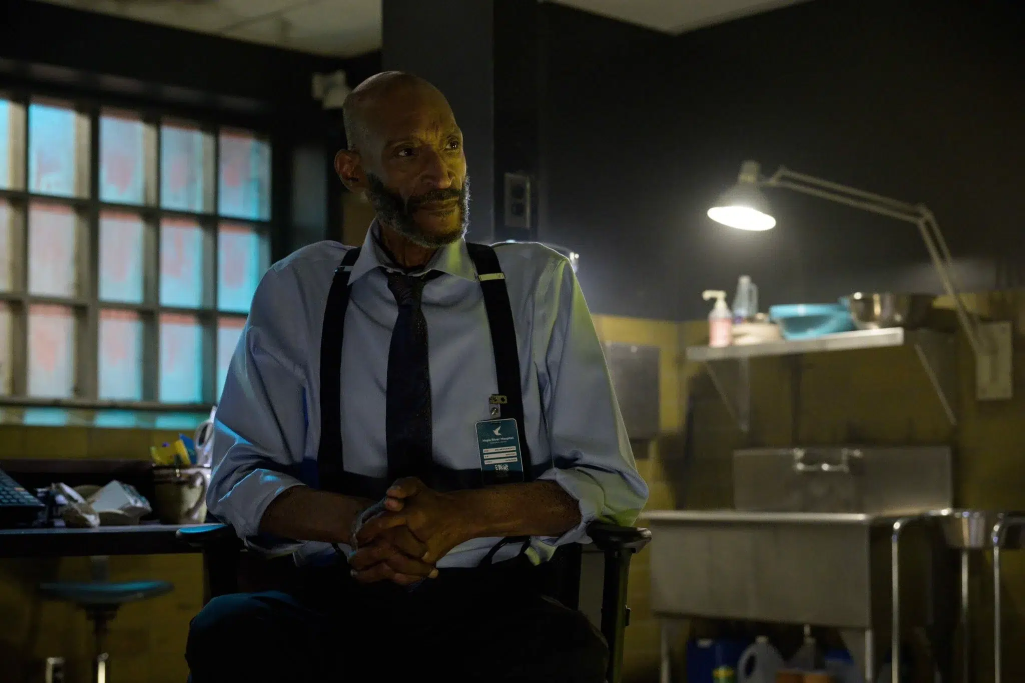 Tony Todd as Bludworth giving cryptic warnings in Final Destination Bloodlines.