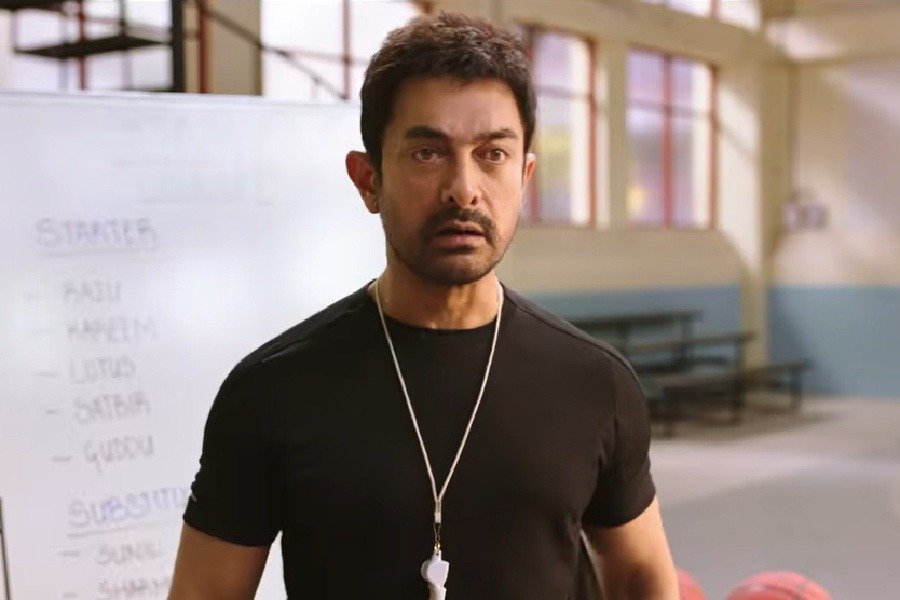 Sitaare Zameen Par scene with Aamir Khan coaching his team